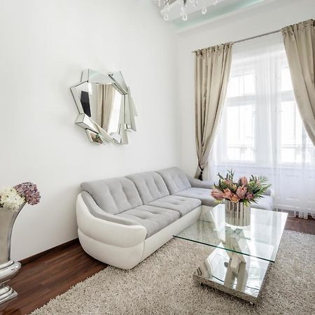 Opera Luxury Apartment With Free Parking بودابست المظهر الخارجي الصورة