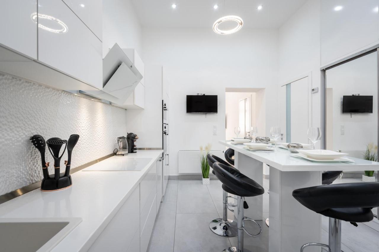 Opera Luxury Apartment With Free Parking بودابست المظهر الخارجي الصورة