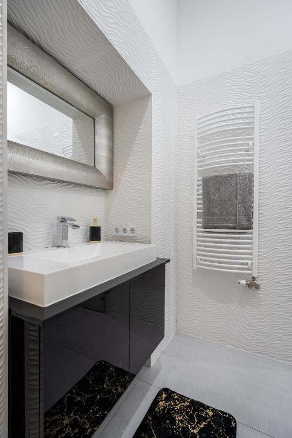 Opera Luxury Apartment With Free Parking بودابست المظهر الخارجي الصورة
