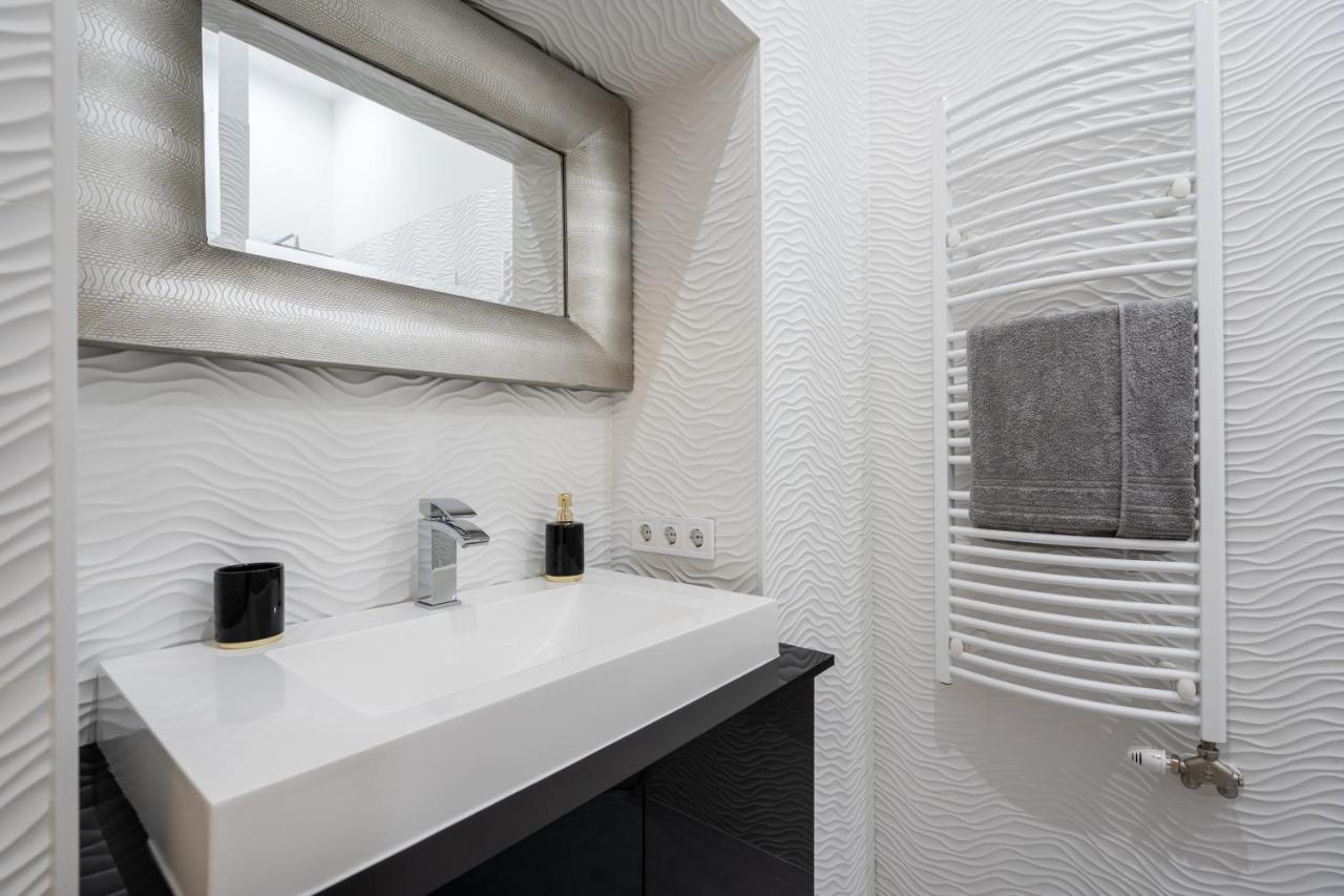 Opera Luxury Apartment With Free Parking بودابست المظهر الخارجي الصورة
