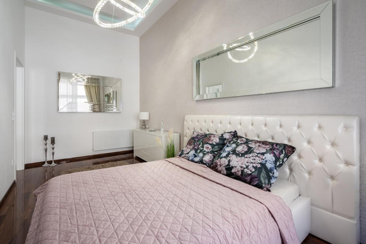 Opera Luxury Apartment With Free Parking بودابست المظهر الخارجي الصورة